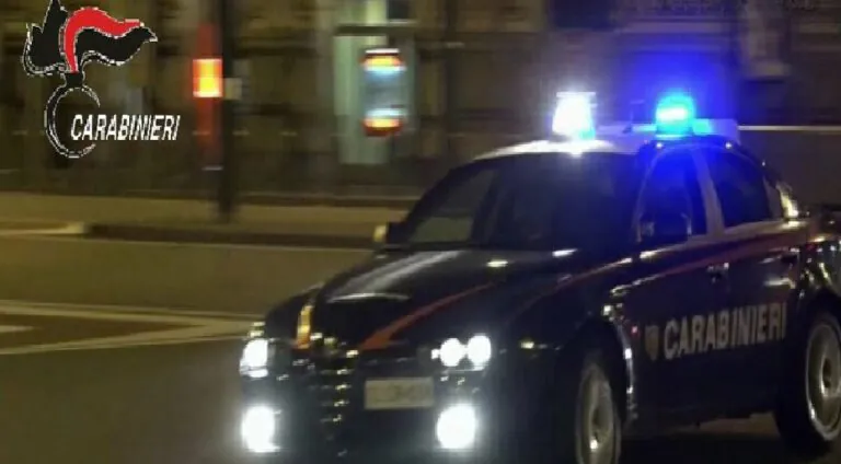 Latitante ricercato per omicidio preso nel centro commerciale: era con la moglie