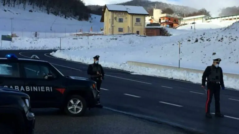 Dcpm? Chissene. Quattro casertani beccati mentre vanno sulla neve: scatta stangata