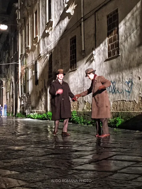 In città girano film sui De Filippo, ma nelle strade ci sono i murales di oggi