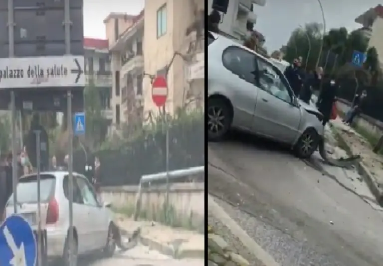 Si schianta con l’auto contro il palo della luce e lo abbatte