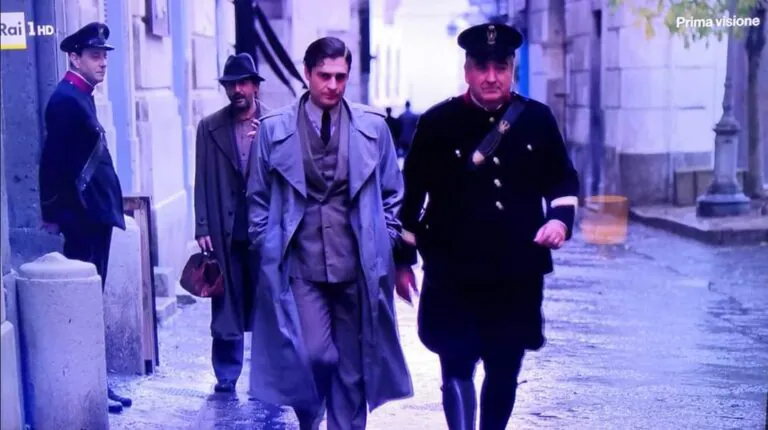 Torna il commissario Ricciardi e si cercano figuranti