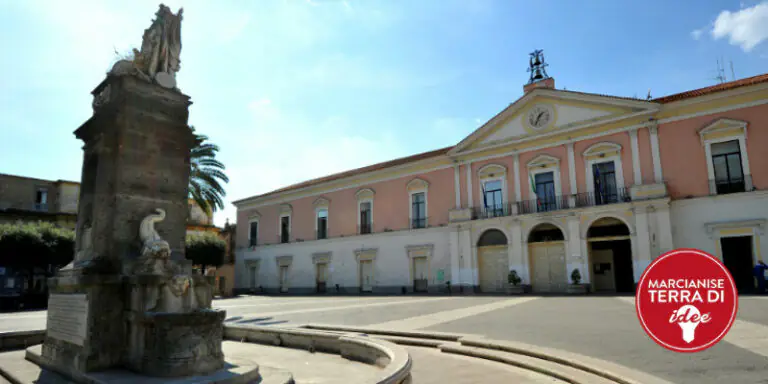 Sindaco litiga con l’associazione per un selfie negato: “Ha tolto la maschera”