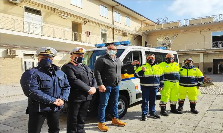 Nuovo furgone per i volontari della Protezione civile. LE FOTO