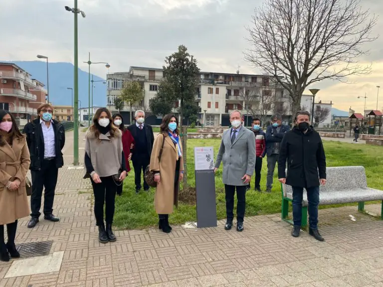 Rotary Club, due lecci ed un ligustro piantumati al parco De Lucia