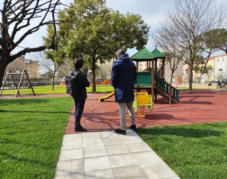 Terminati i lavori all’area giochi della villa comunale: “Nuovo spazio per i bimbi”