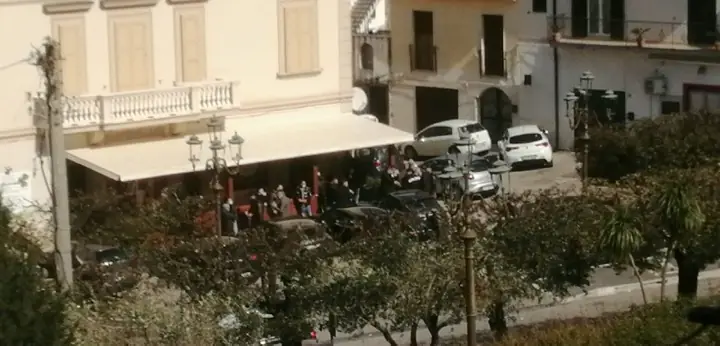 Arriva l’ordinanza anti aperitivi in gruppo del sindaco