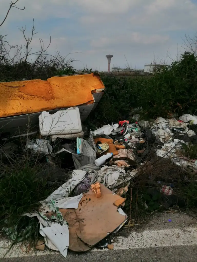 Raid ambientali nel quartiere martoriato. LE FOTO
