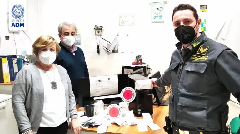 Nonostante il Covid nel bar si giocavano la ‘bolletta’: scatta il blitz
