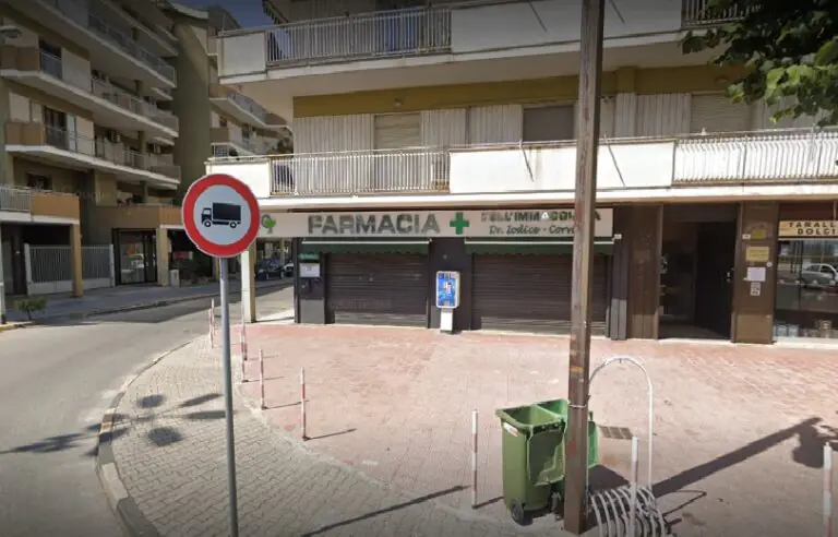 Si traveste da operatore Covid e rapina la farmacia armato di pistola