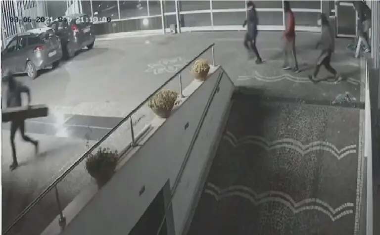Cinque banditi assaltano “Pianeta Risparmio”. IL VIDEO DEL RAID