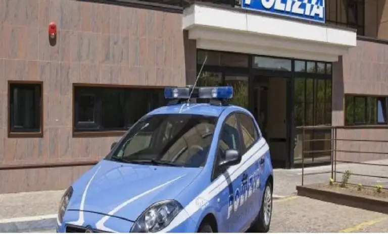 Si prendono a botte davanti al bar: torna a casa e muore a 47 anni
