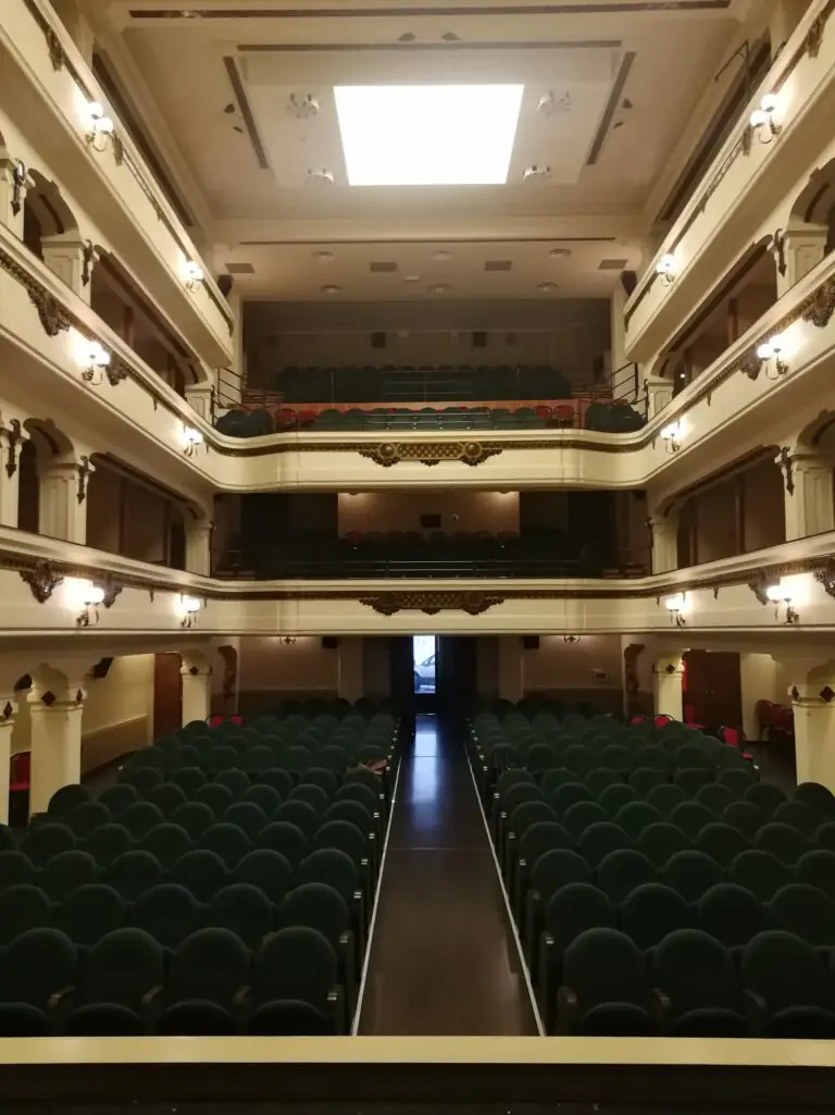 I teatri non riaprono senza una programmazione