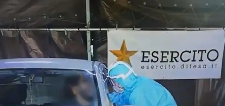 Comune fa 142 tamponi in 24 ore agli studenti prima del rientro: “Ora si può tornare a scuola”