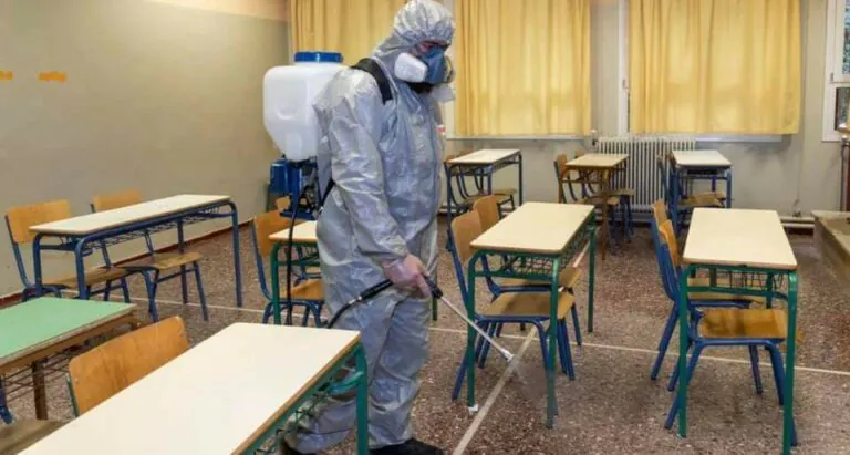 Virus tra i banchi, sindaco chiude due scuole
