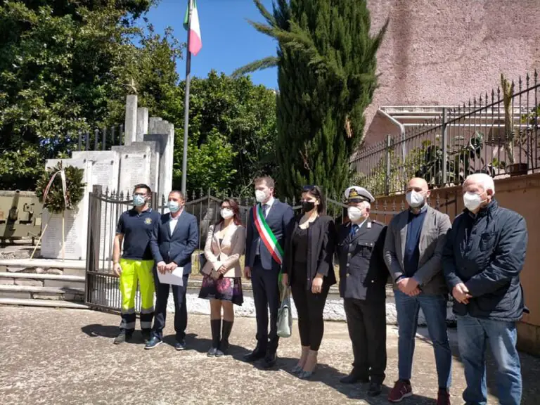 Bagarre in Comune: Ferrara e gli assessori si ritrovano la metà dello stipendio in bilancio