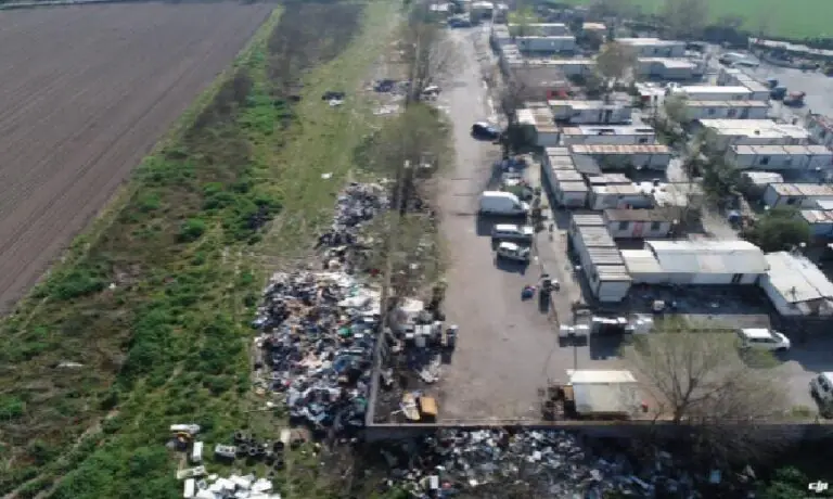 Maxi blitz nei punti caldi: droni sul campo rom e militari nelle aziende. FOTO