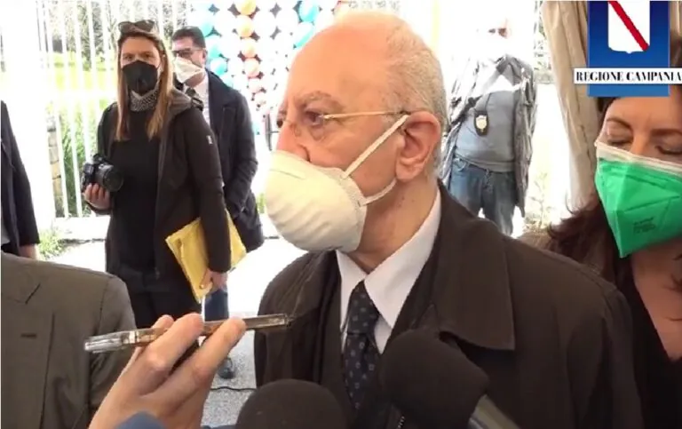Vaccinazioni nel Casertano, De Luca punta sulla zona industriale: “Immunizzare le fabbriche”