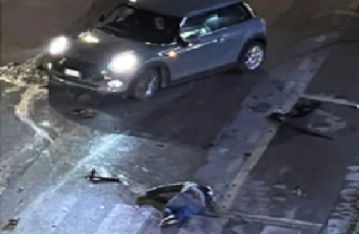 Sbalzato fuori dall’auto dopo urto, incidente choc durante coprifuoco