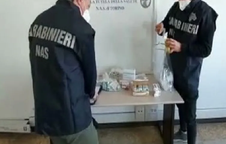 Medicine per sballo e disfunzione erettile rubate dai dipendenti, 10 ordinanze. Scattano gli arresti
