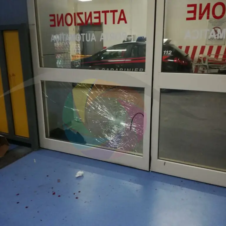 Rissa al pronto soccorso, 4 nei guai: scattano gli arresti. LE FOTO
