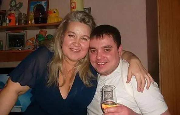 Uccide il marito soffocandolo con le natiche