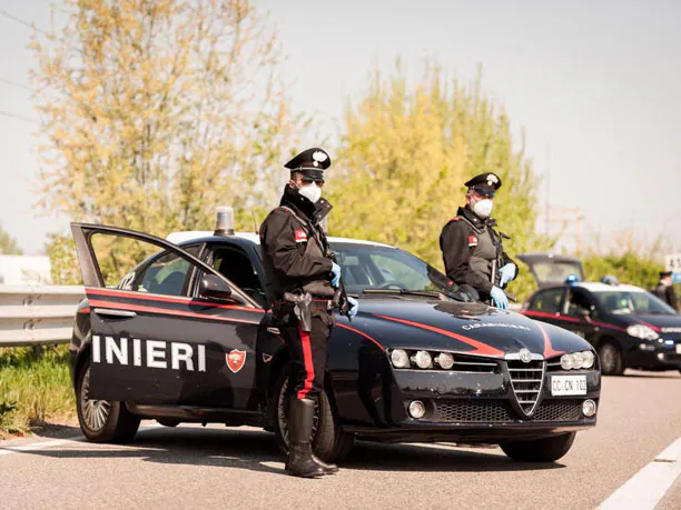 Insospettabile trovato con 50 dosi di droga