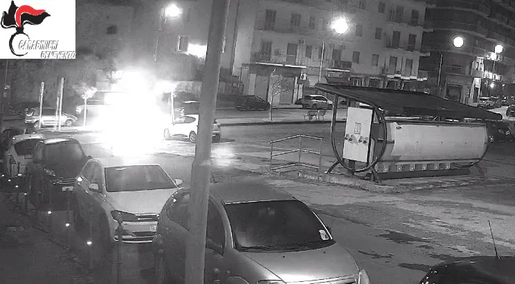 Racket dei parcheggi, 3 arresti: incendi e minacce per imporre area abusiva al rivale. FOTO