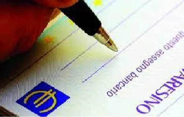 Truffe, finto avvocato si presenta con l’assegno da cambiare