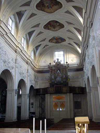 Malore durante la messa, grave ex sindaco