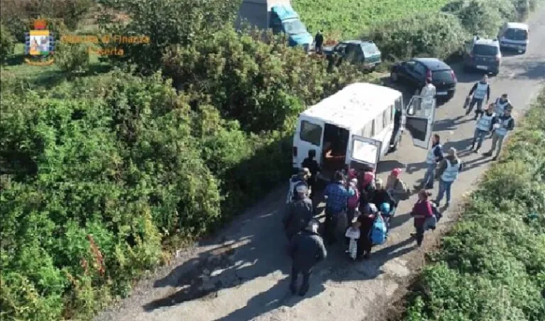 Quasi 2 milioni guadagnati sulla pelle dei lavoratori sottopagati: così gli imprenditori hanno risparmiato il 200%