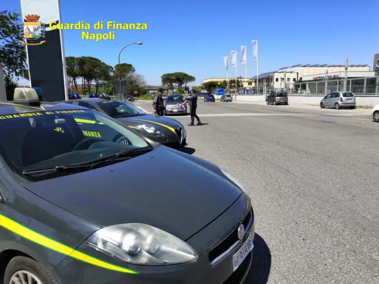 “O paghi o ti faccio controlli”, blitz nel Casertano: nei guai maresciallo delle fiamme gialle e complice