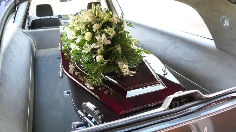 Padre muore dopo il funerale del figlio, Natale tragico in paese
