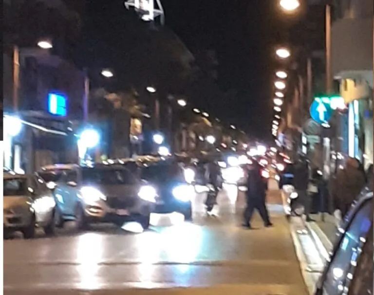 Tramortito da un pugno fuori alla gelateria in centro
