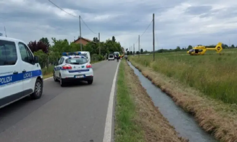 Tragedia durante festa di nozze: 18enne muore travolto da un furgone