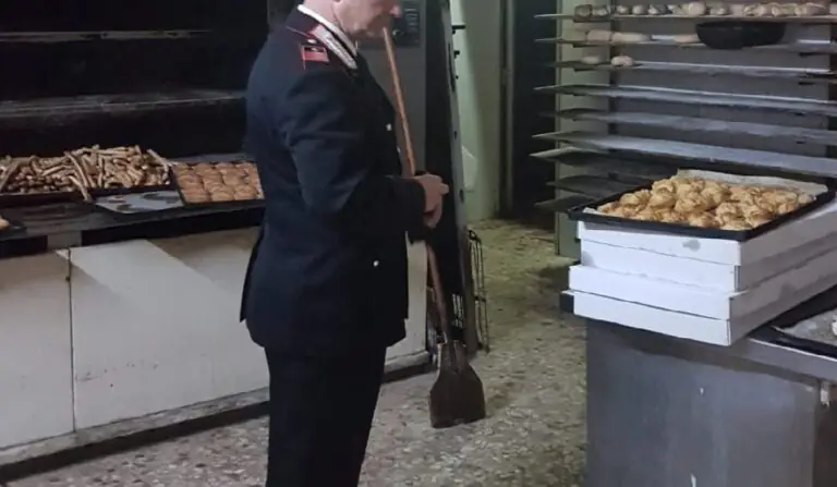 Carabinieri chiudono panificio nel Casertano: prodotti finivano ai supermercati