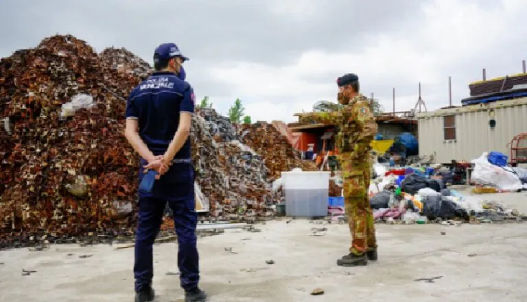 Blitz in due città, sequestrati 26 veicoli: 9 nei guai. Stop pure a due ditte. LE FOTO