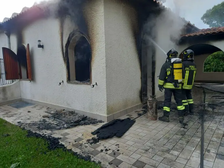 Incendio nella villetta della vacanze