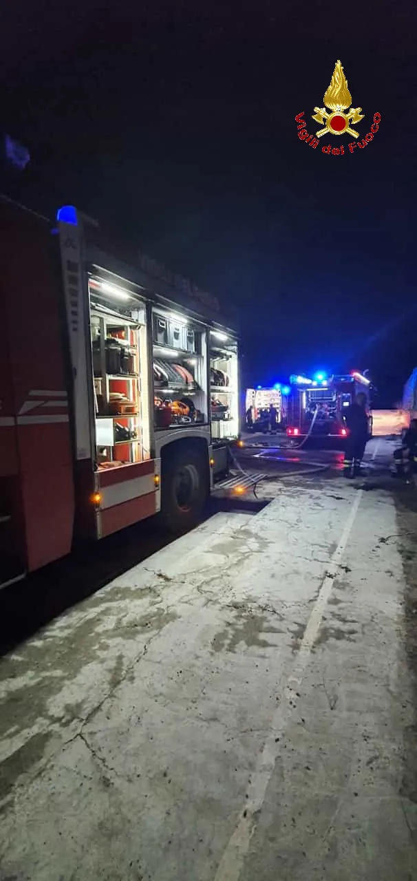 Una mano criminale dietro il rogo al Palamaggiò: “Qualcuno è entrato e ha appiccato il fuoco”