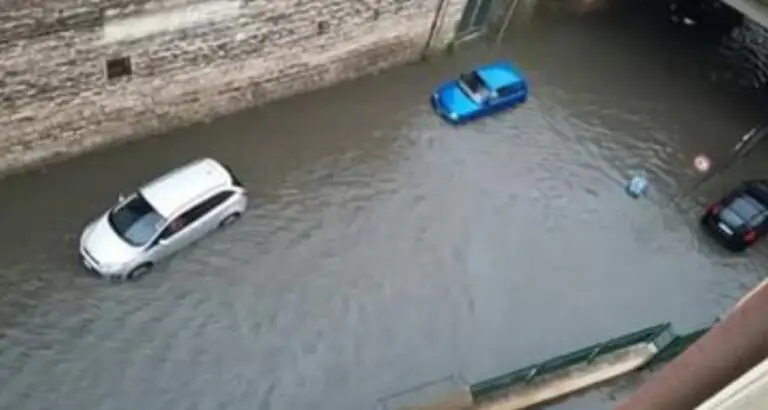 Bomba d’acqua sulla provincia, strade diventano fiumi in piena. LE FOTO