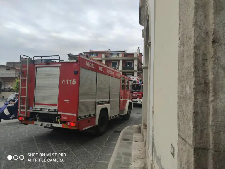 Paura al Convento dei Padri Oblati, irruzione dei vigili del fuoco. FOTO E VIDEO