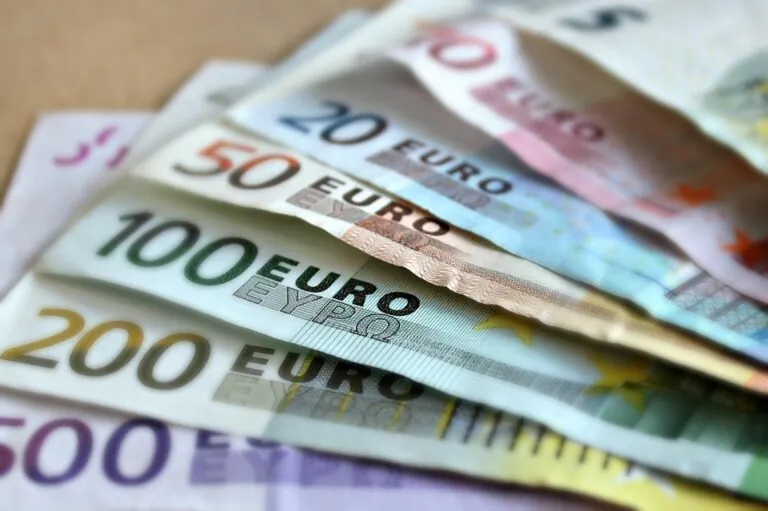 Attenti ai codici di serie sulle banconote:  potrebbero riservare delle fantastiche sorprese