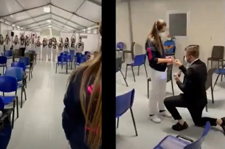 Fa la dichiarazione nell’hub vaccinale: “Mi vuoi sposare?”. IL VIDEO