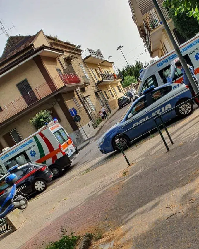 Travolta fuori al supermercato: 43enne miracolata