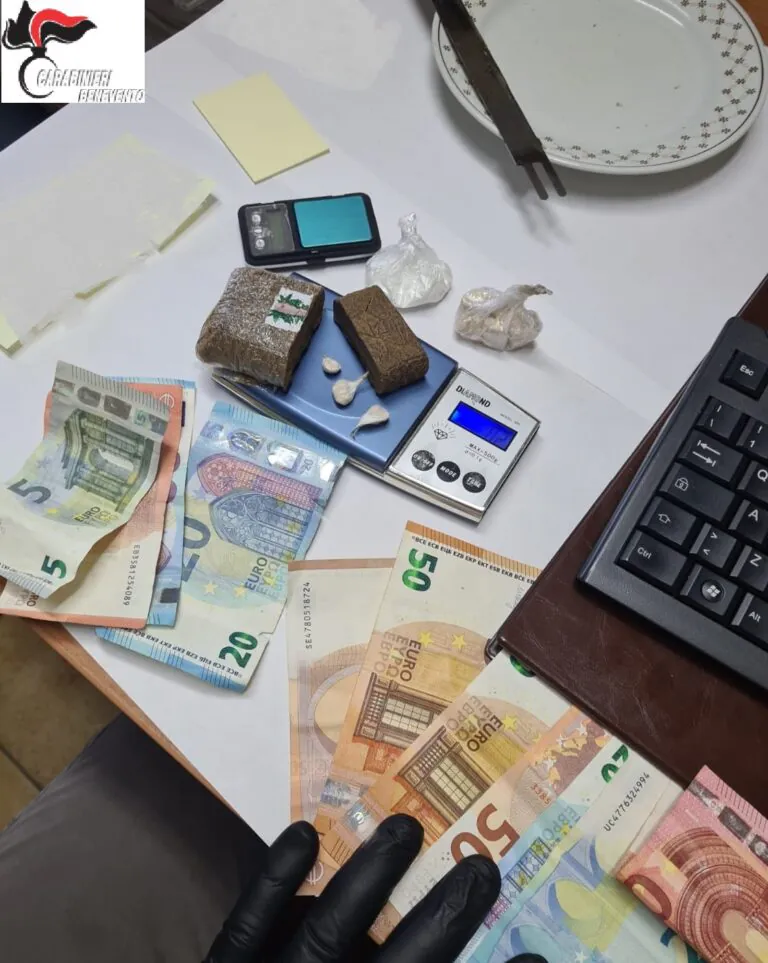 Fermati a un controllo e trovati con tre tipi diversi di droga