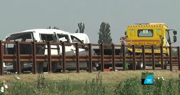 Auto contro furgone, 3 feriti