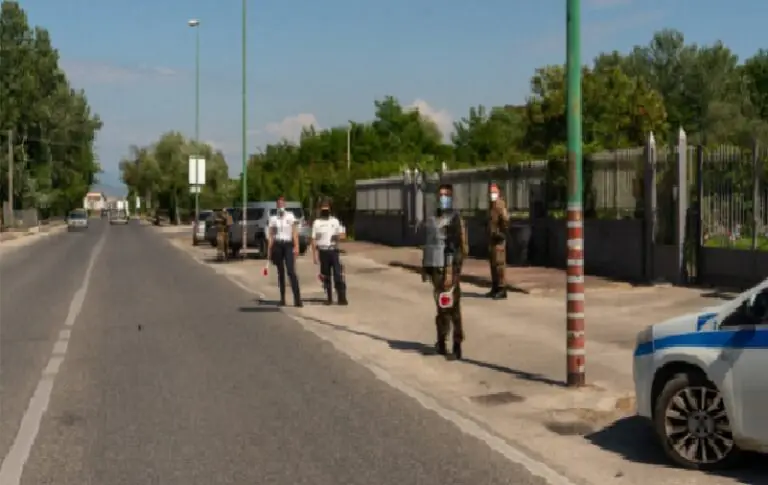 Lavaggio meccanico e contenitori differenziata, città si dà una ripulita