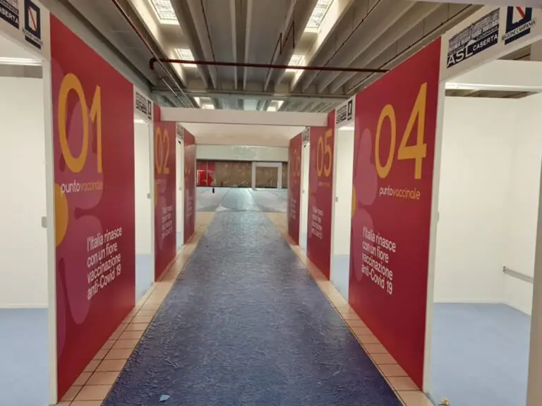 Sabato apre l’hub vaccinale nel centro Campania: ecco a chi è rivolto. LE FOTO