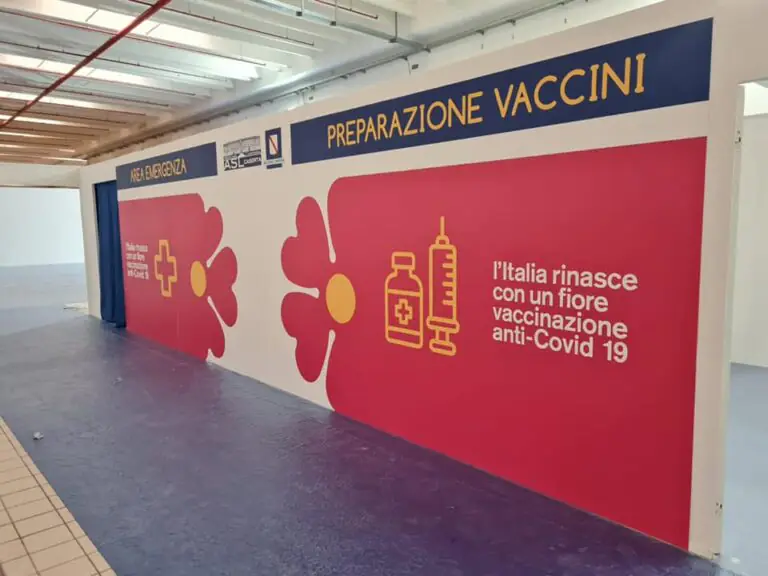 Dosi ai bimbi, inizio a ostacoli nel Casertano: solo 1500. Hub nei centri commerciali