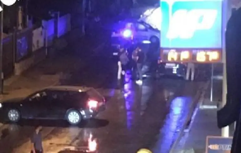 Sorpasso, urto, urla e rissa: bagarre dopo incidente. Arrivano i carabinieri