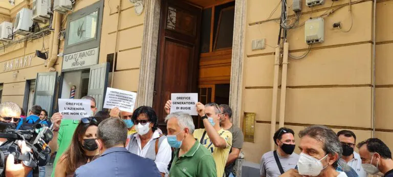 Ex Jabil spediti da Marcianise in Sardegna, esplode rabbia: “Si gioca con la vita delle persone”